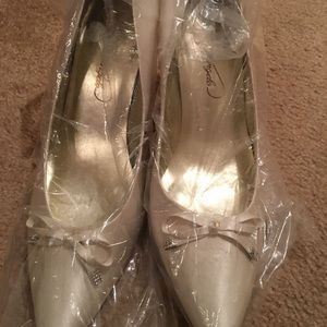 White Wedding Shoes With Classy Tiny Bow